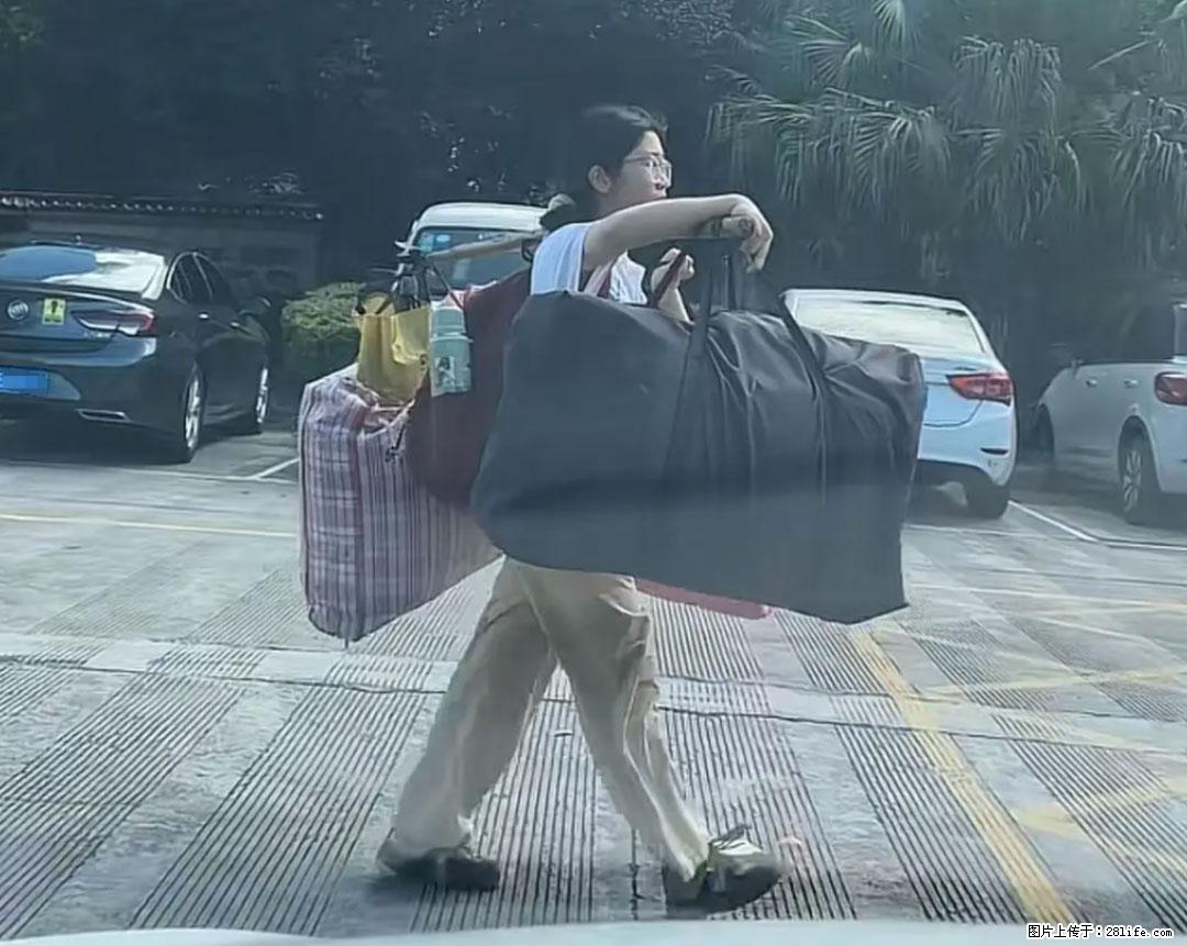 全网追的“扁担女孩”,找了一份暑假工,时薪12元 - 内江生活资讯 - 内江28生活网 scnj.28life.com