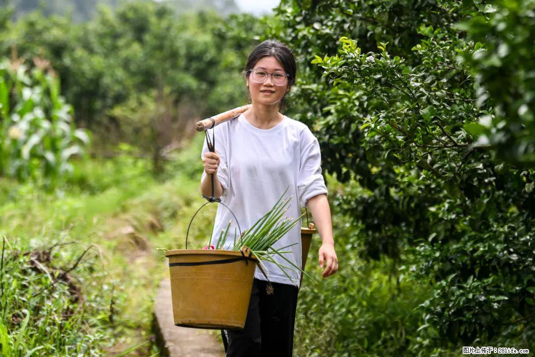 全网追的“扁担女孩”,找了一份暑假工,时薪12元 - 内江生活资讯 - 内江28生活网 scnj.28life.com