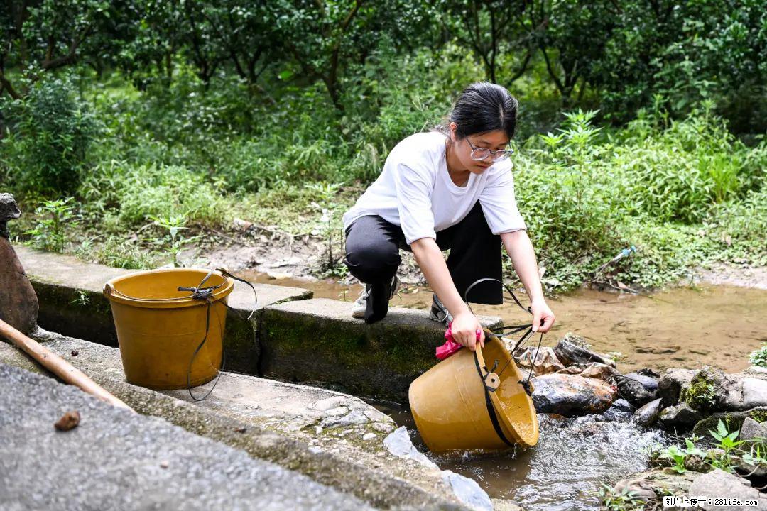 全网追的“扁担女孩”,找了一份暑假工,时薪12元 - 内江生活资讯 - 内江28生活网 scnj.28life.com