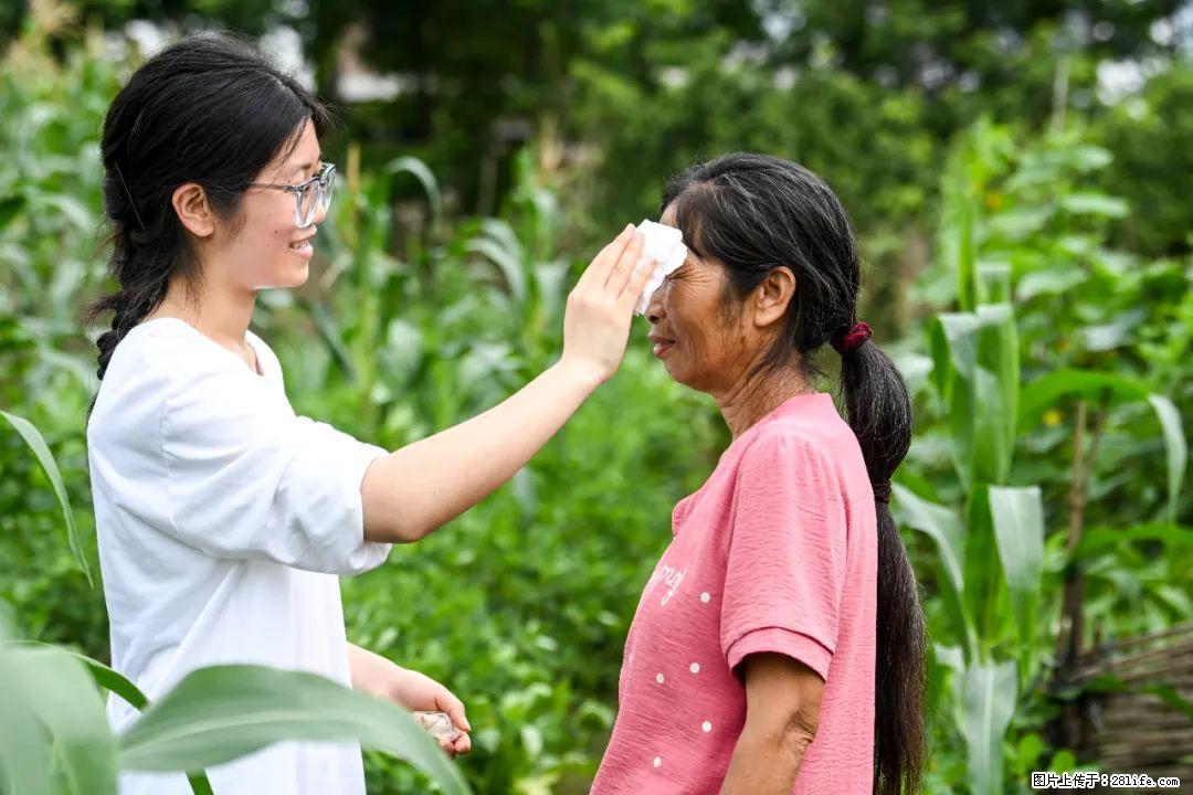 全网追的“扁担女孩”,找了一份暑假工,时薪12元 - 内江生活资讯 - 内江28生活网 scnj.28life.com